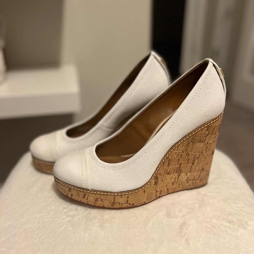 Tory Burch Gabe size 7.5 canvas wedges in white